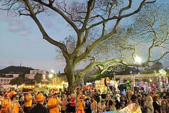 Chars, costumes, défilé… le carnaval de Nouméa a commencé