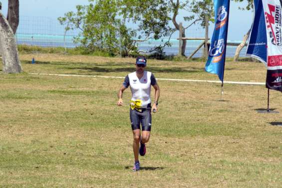 Triathlon : Laurent Travers surprend les favoris sous le soleil de Bourail