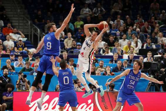 Les Français éliminent les Italiens et affronteront les Polonais