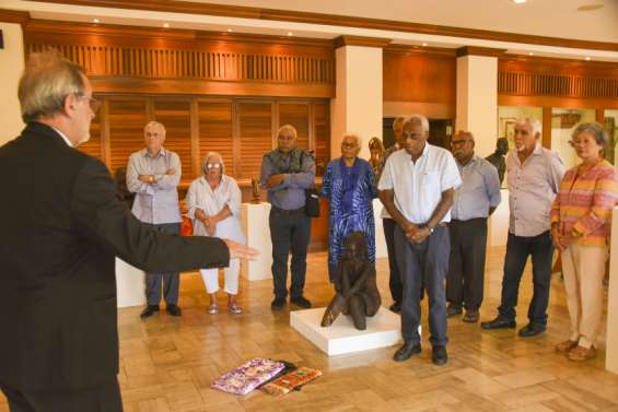 Une longue liste d'entretiens, des politiques au Comité des sages