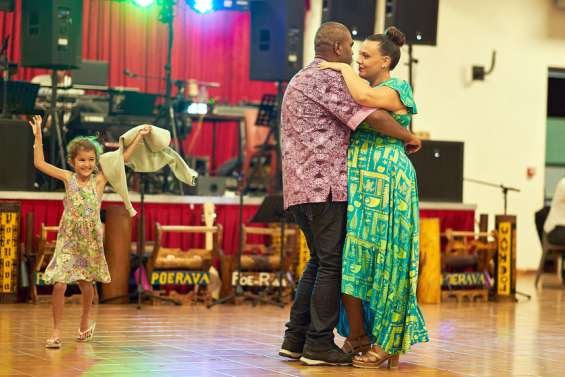 Le bal traditionnel polynésien de Timeheilani attire la foule