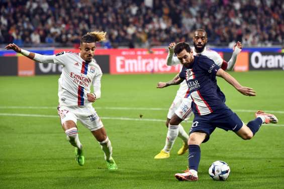 Football : vainqueur à Lyon, le PSG seul en tête