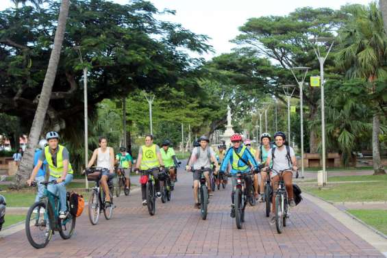 Place des cocotiers : Rassemblés pour promouvoir la pratique du vélo au centre-ville et ailleurs