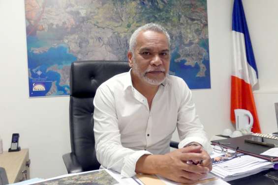Willy Gatuhau, maire de Païta : 