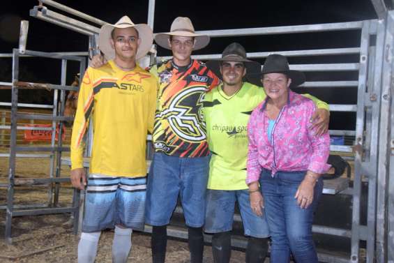 Rodéo : de drôles de clowns dans l'arène