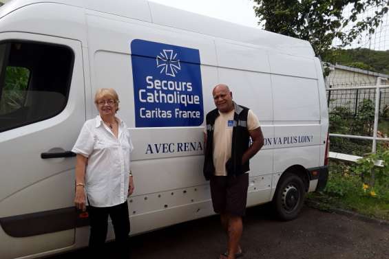 Le DoubleTree Hilton donne du mobilier au Secours catholique