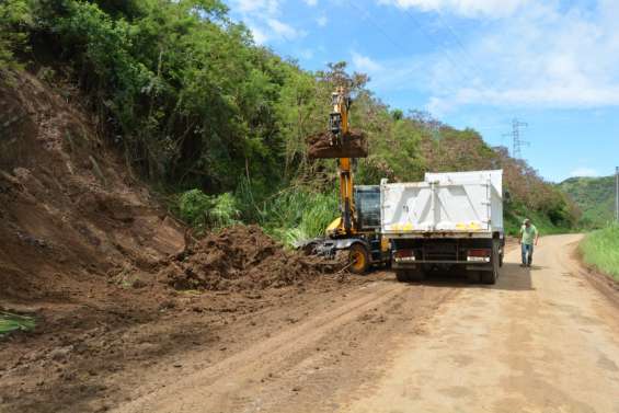 Bourail : après le déluge, place au nettoyage des routes