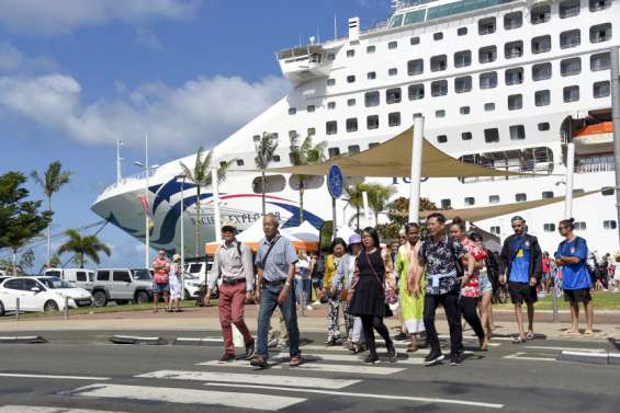 [GROS PLAN1/2 + VIDÉO] Un flot de croisiéristes... et d'interrogations