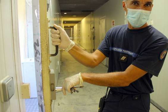 [GROS PLAN 1/3]  Camp-Est : la prison de la honte, jusqu'à quand ?