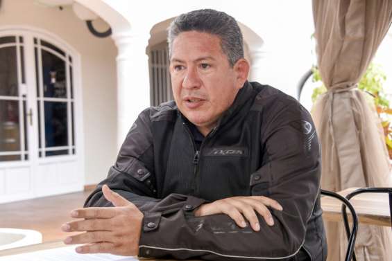 [GROS PLAN 3/3]  Pour Steven Carnicelli, 