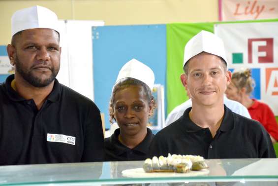 Au salon Saveurs et traditions, nous avons goûté l'éclair à l'igname mauve