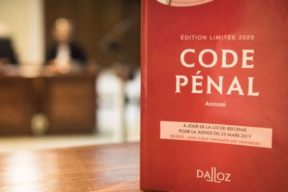 Condamné à quinze ans de prison pour avoir crevé un œil à sa mère