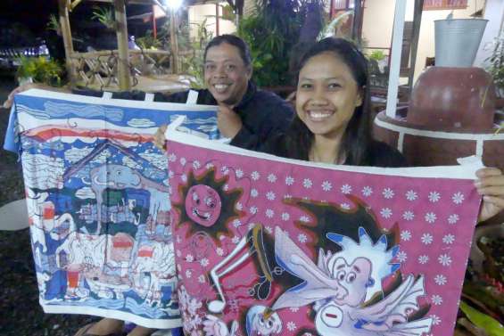 Au foyer indonésien, des maîtres transmettent les secrets du batik