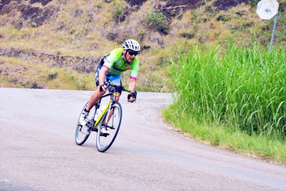 Cyclisme : Christophe Descateaux et Manon Brasseur s’imposent à Bourail