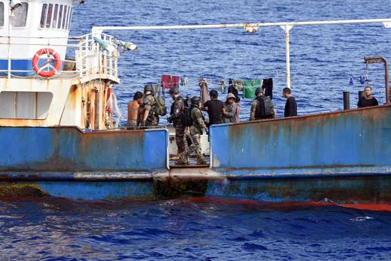 Les Fanc contrôlent un navire de pêche étranger en haute mer