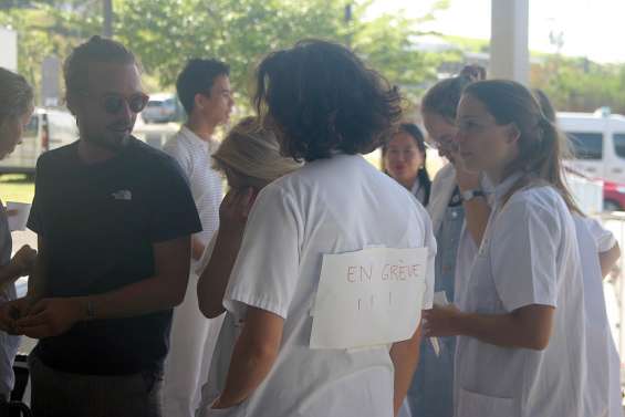 Une trentaine d'internes ont fait grève au CHT