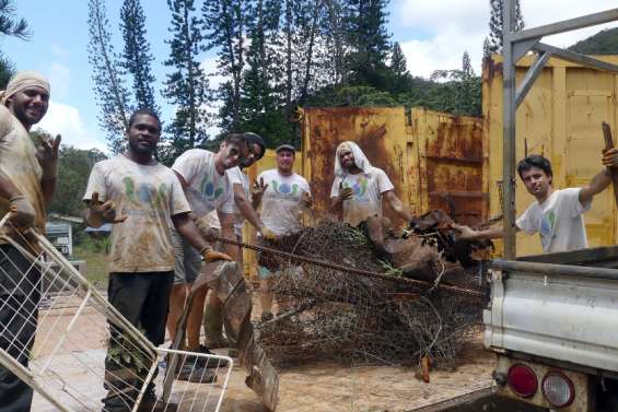 Dix tonnes de déchets ramassés par Caledoclean sur la route du Grand Sud