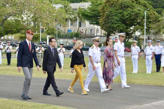 Un dépôt de gerbe pour la loi reconnaissant officiellement la guerre d'Algérie