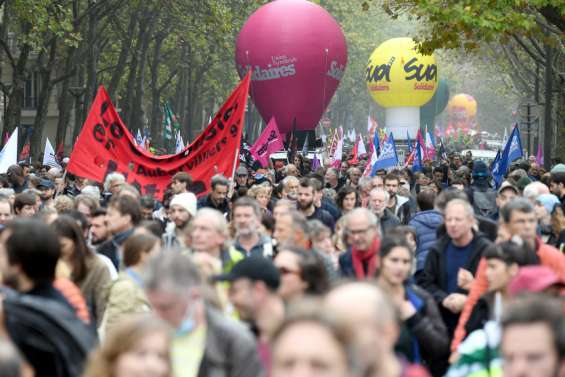 [MÉTROPOLE] Des milliers de personnes dans la rue pour les salaires et le droit de grève