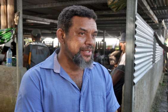 Les coutumiers de Xârâcùù demandent la démission du président du Sénat coutumier, Hugues Vhemavhe