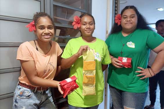 Trois lycéennes créent des serviettes hygiéniques réutilisables et cartonnent