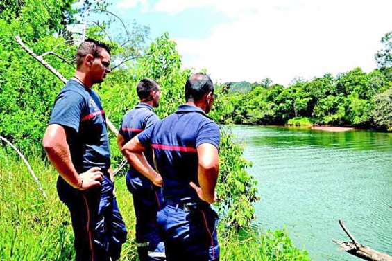 Requins dans la Dumbéa : la baignade est interdite jusqu’à nouvel ordre