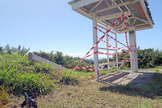 Un motard de 34 ans percute mortellement un abri bus à Nouméa