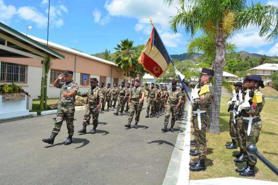 Les jeunes volontaires du RSMA présentés au drapeau