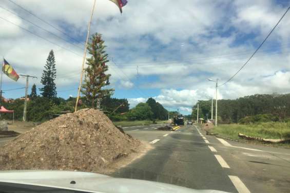 Les équipes en charge de déblayer la route de Saint-Louis menacées