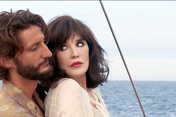 Mascarade : une satire machiavélique brillante