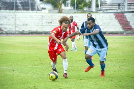 Tiga prend une option sur le titre en Super Ligue