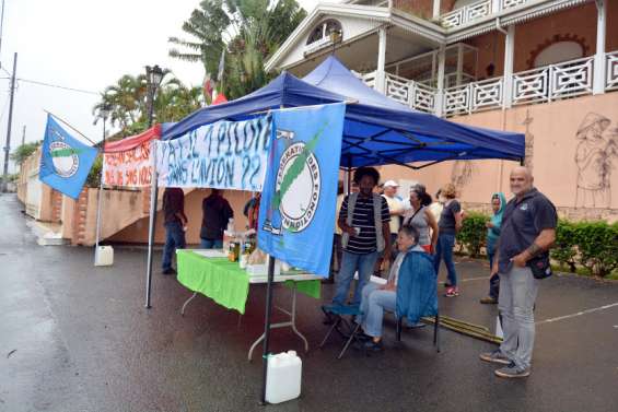 Bourail : une vingtaine d'agents de la mairie ont suivi la Fédération des fonctionnaires