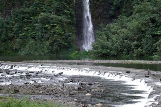 Un mort et quatre disparus, emportés par une rivière à Tahiti