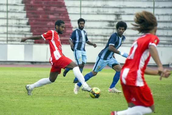 Football : Tiga lancé dans le sprint final