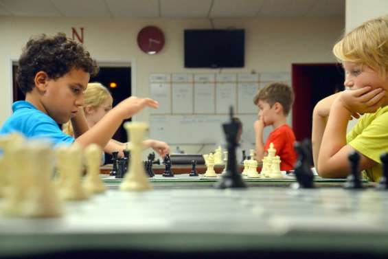 Un Grand Maître des échecs défie des Calédoniens