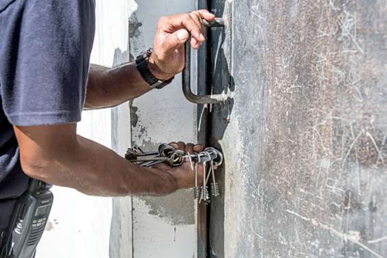 Un homme de 26 ans en prison pour avoir fait vivre l'enfer à sa petite amie de 14 ans