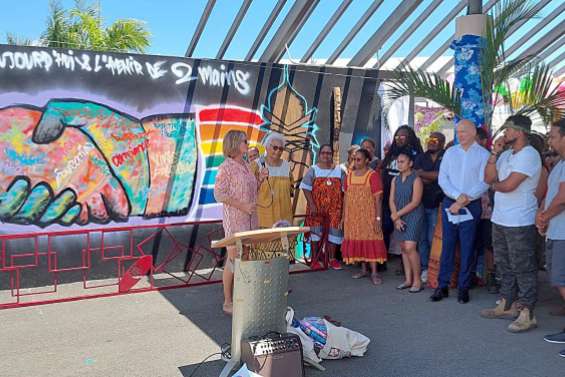 Le Nord a sa représentation de la poignée de main