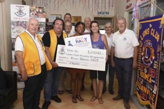 Le Lions club Nouméa Bougainville aide l'association Valentin-Haüy