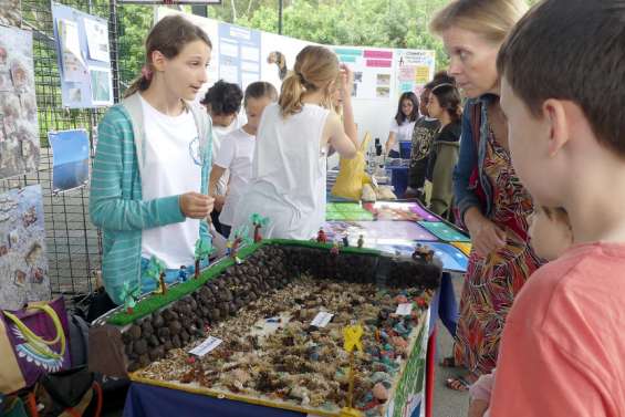 Les jeunes scientifiques partagent leurs connaissances au lycée du Mont-Dore
