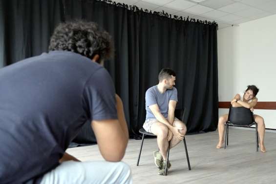 [VIDÉO] Des professionnels du théâtre d’impro débarquent sur le caillou