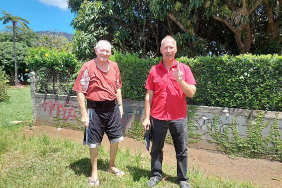 Mont-Dore : le lierre planté il y a un an recouvre peu à peu les murs tagués
