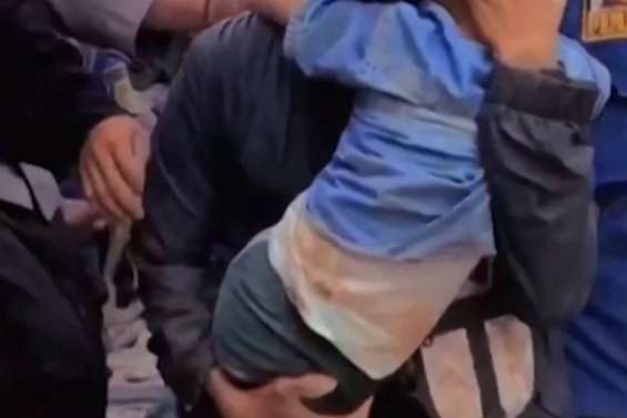 Séisme : un garçon de 6 ans sorti vivant des décombres