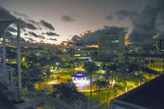 Un homme interpellé après une série de bagarres place des Cocotiers à Nouméa