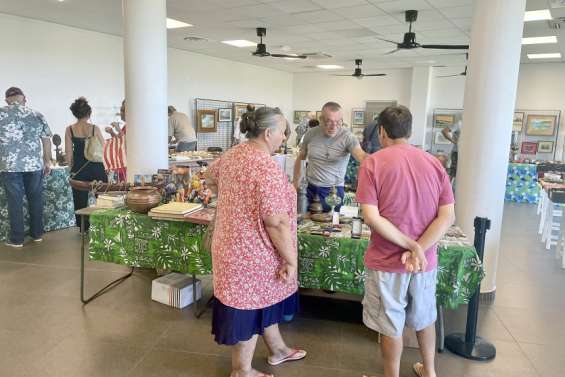 Dumbéa : le Salon des collections a plongé les visiteurs dans leurs souvenirs