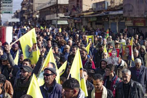 Les frappes turques mobilisent des milliers de Kurdes dans la rue