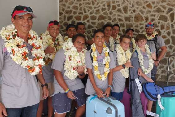 Va'a : les meilleurs jeunes rameurs voguent à Wallis