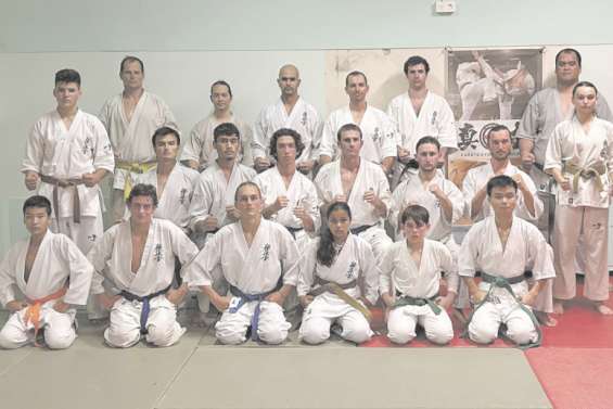 Des ceintures et des départs pour les karatékas