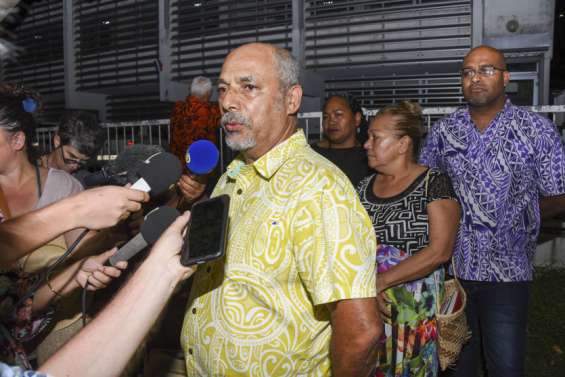 Gilbert Tyuienon UC-FLNKS et nationalistes