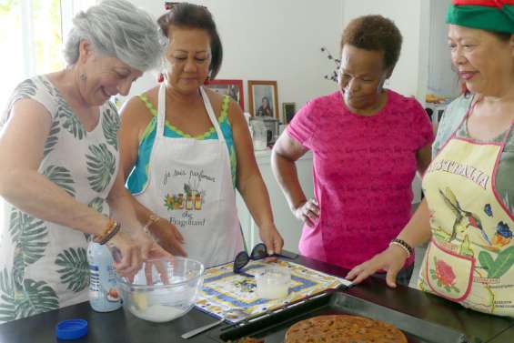 Dumbéa : au CCAS, une matinée derrière les fourneaux pour apprendre à se connaître