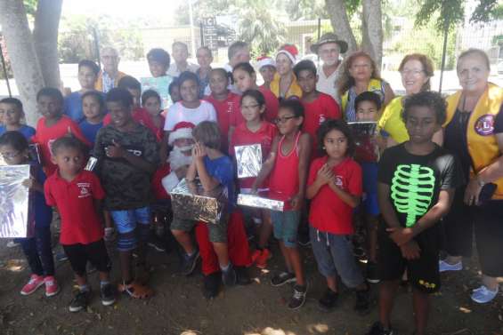 Trois classes Clis fêtent Noël avec les Lions clubs